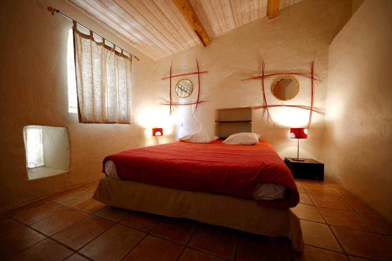Mas De Coulet Bed & Breakfast Brissac Exterior photo
